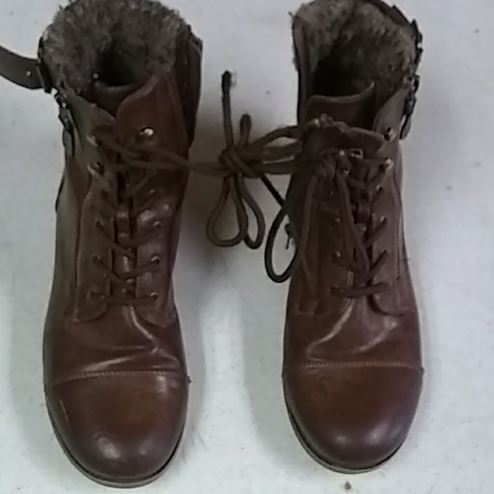 Boots - Picture 2 of 4